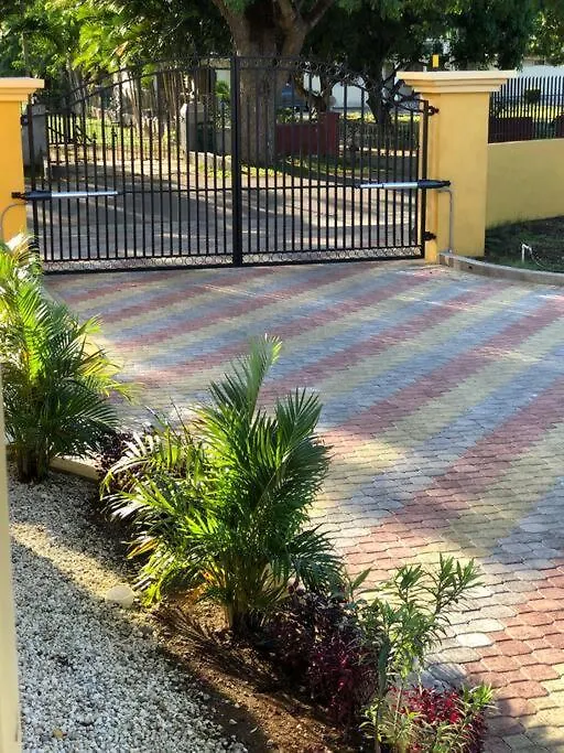 Peace Of Mind- Serenity Palm Apartment Runaway Bay